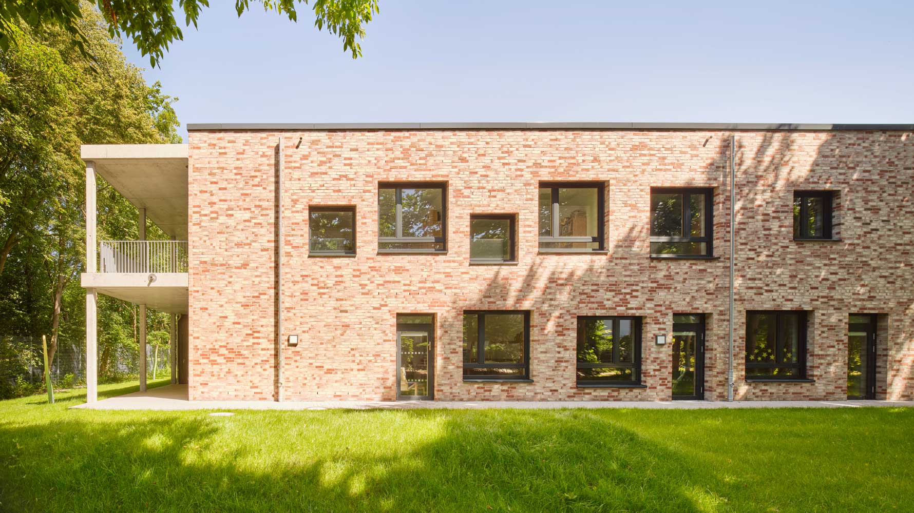 Kinder- und Familienzentrum August-Bebel-Allee Außenansicht Kinder- und Familienzentrum August-Bebel-Allee Außenansicht