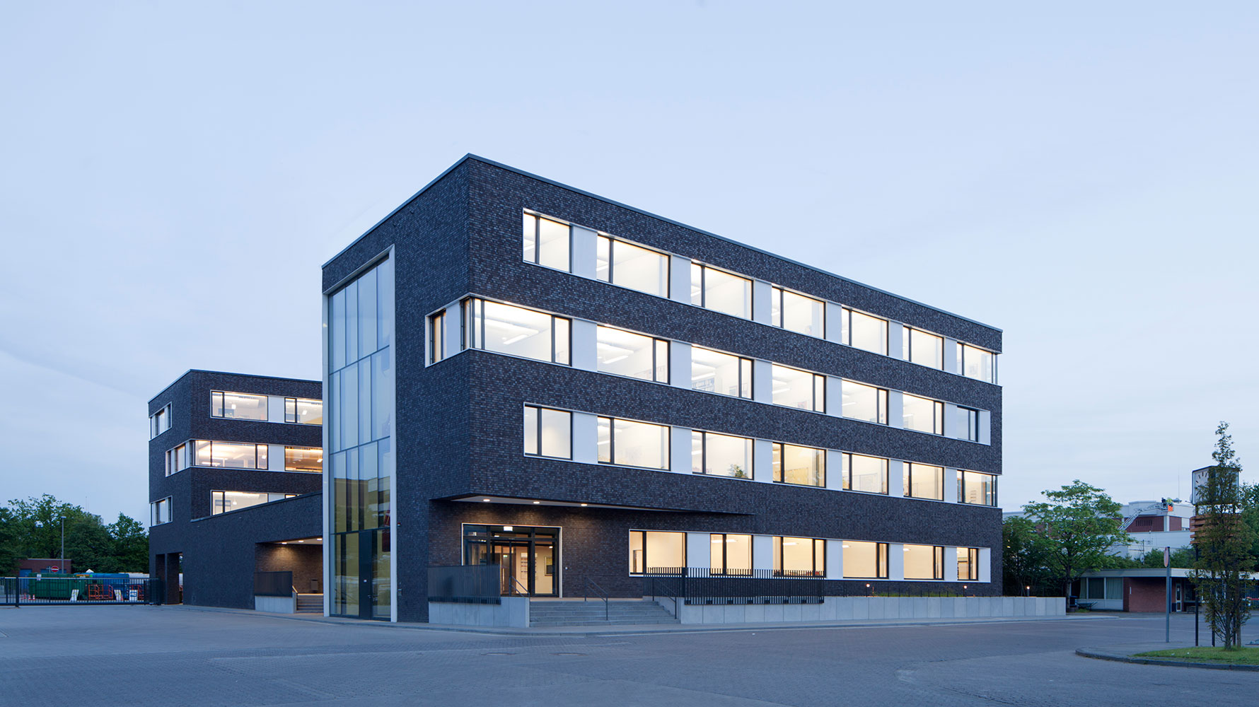 Sozial- und Verwaltungsgebäude Treppenhaus Fassade Sozial- und Verwaltungsgebäude Treppenhaus Fassade