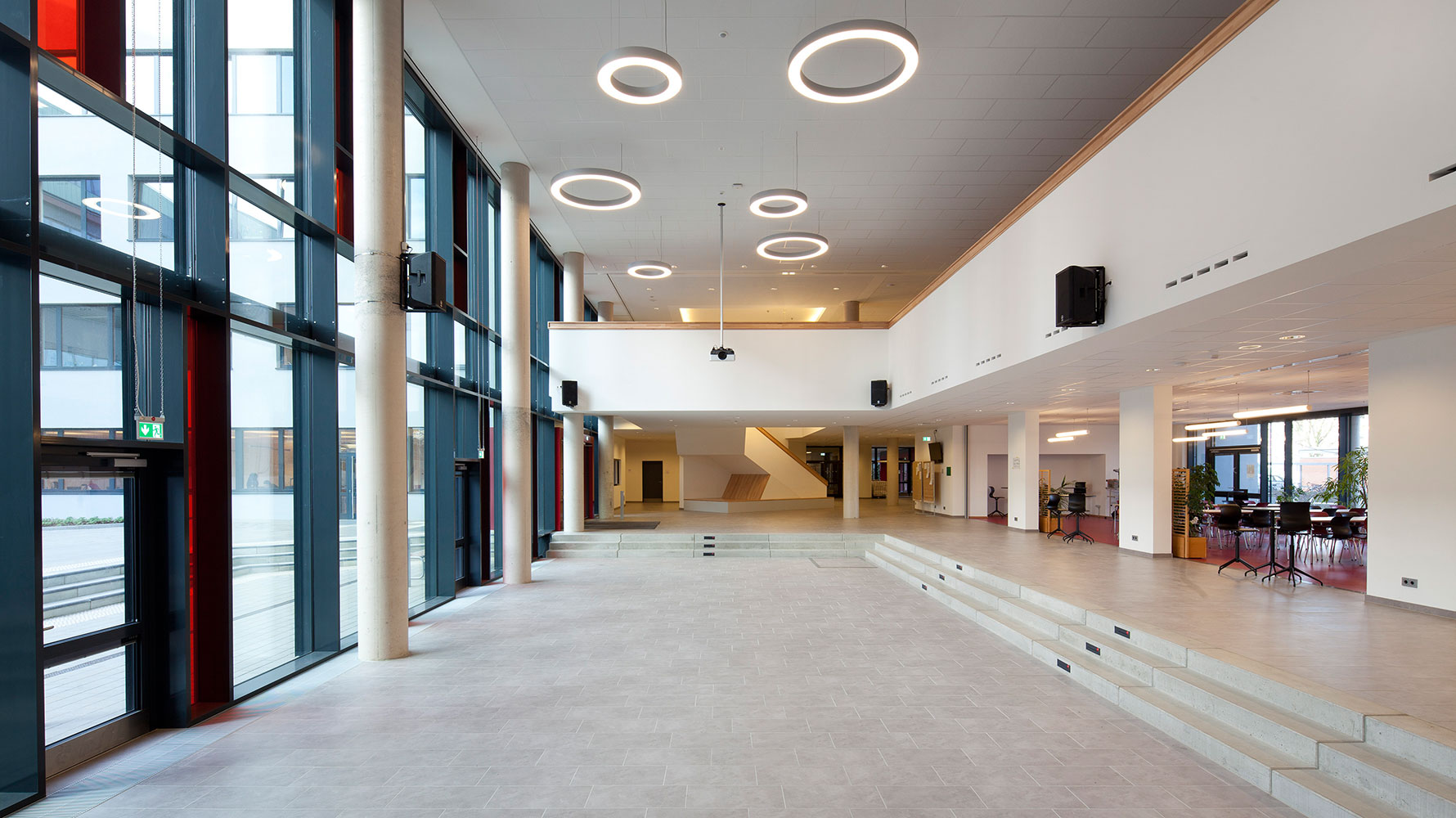 Berufliche Schulen Hamburg Standort B5 – Wirtschaftsgymnasium und Berufsschule Innenansicht Berufliche Schulen Hamburg Standort B5 – Wirtschaftsgymnasium und Berufsschule Innenansicht