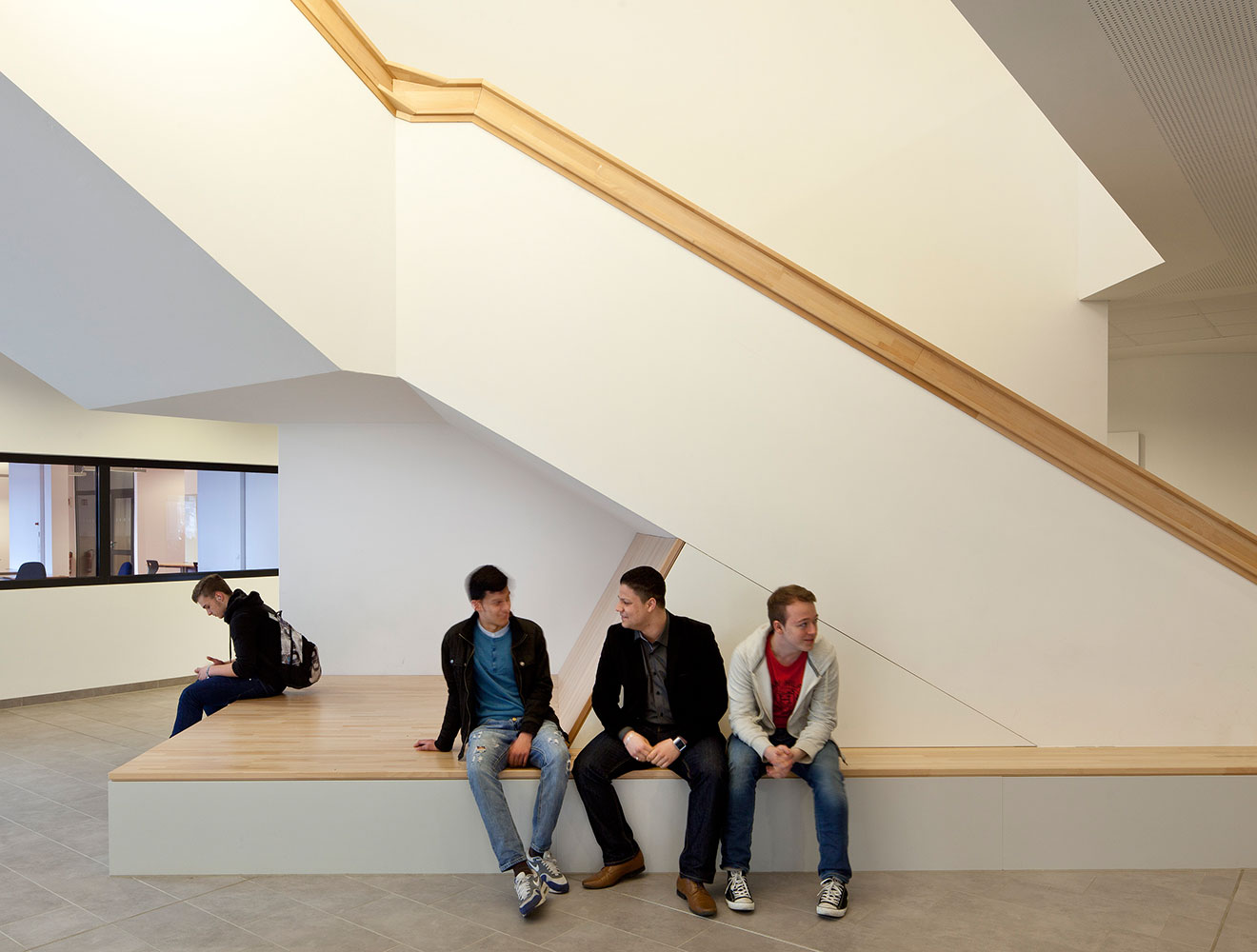 Berufliche Schulen Hamburg Standort B5 – Wirtschaftsgymnasium und Berufsschule Treppe Berufliche Schulen Hamburg Standort B5 – Wirtschaftsgymnasium und Berufsschule Treppe