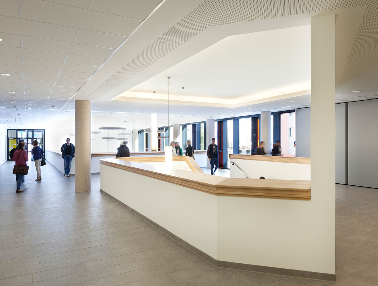 Berufliche Schulen Hamburg Standort B5 – Wirtschaftsgymnasium und Berufsschule Flur Berufliche Schulen Hamburg Standort B5 – Wirtschaftsgymnasium und Berufsschule Flur