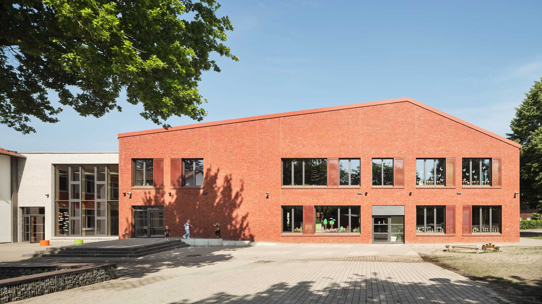 Fassade Schulhof ESOL - Grundschule Essen / Essen Oldenburg